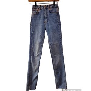 Zara, Jeans, The Skinny, 1 Slit + Frayed at Bottom, Med Denim, Women's sz 0, L-